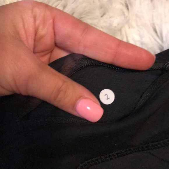 Lulu lemon shorts- size 2 - Picture 4 of 5